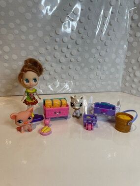 Littlest Pet Shop 🐷Blythe & 🐴Shopkins Stable Playset